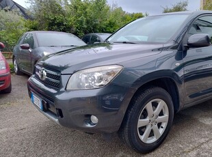 Toyota RAV4 4x4 2.0 benzina cambio automatico