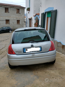 Usato 2001 Renault Clio II 2.0 Benzin 169 CV (6.000 €)