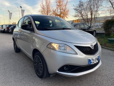 Lancia Ypsilon 1.0 FireFly