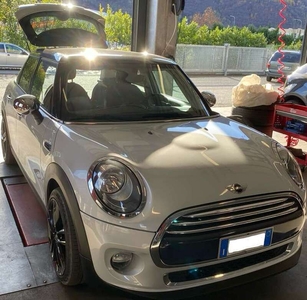 Usato 2015 Mini Cooper 1.5 Benzin 136 CV (13.000 €)