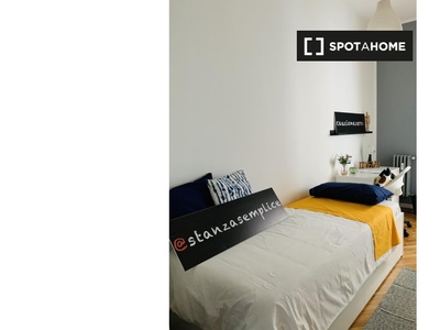 Stanze in affitto in appartamento con 4 camere da letto, Torino