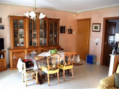 Appartamento in Vendita a Campobasso, 69'000€, 131 m², arredato
