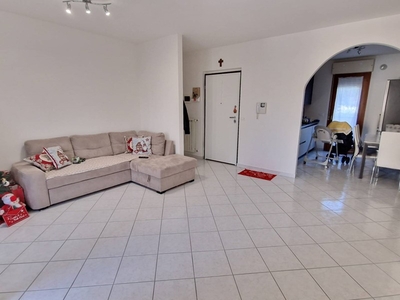 Appartamento in Vendita a Chieti, zona Scalo - Università, 135'000€, 83 m²