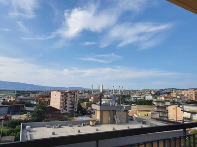 Appartamento in Vendita a Reggio Calabria, 140'000€, 210 m²