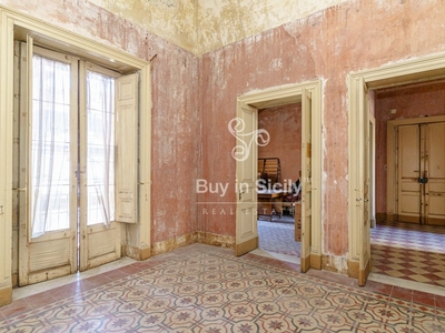 Appartamento storico in vendita 6 Stanze da letto a Catania