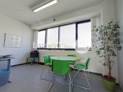 Ufficio in Vendita a Lucca, zona San Concordio Contrada, 250'000€, 103 m²