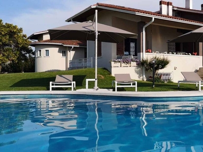 Villa a Lazise con giardino, piscina e terrazza