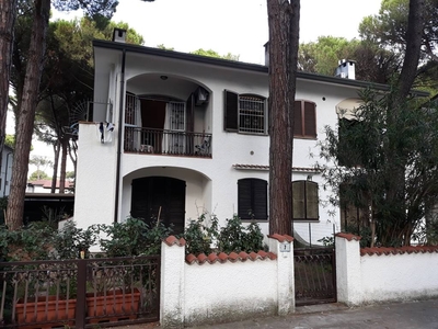 Villa in Via Leoncavallo 5 in zona Lido di Spina a Comacchio