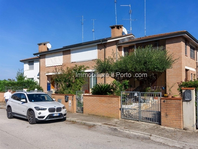 Villa in Via Torino 34 in zona Lido Degli Estensi a Comacchio