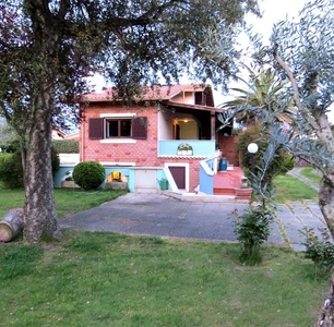 PORZIONE DI VILLA BIFAMILIARE - ROMA (RM) GRA