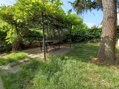 Villa con giardino, Cascina navacchio