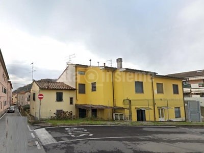 Appartamento con terrazzo a Lucca