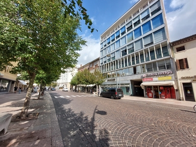 Appartamento con terrazzo in galleria bernardino da feltre 8, Rovigo