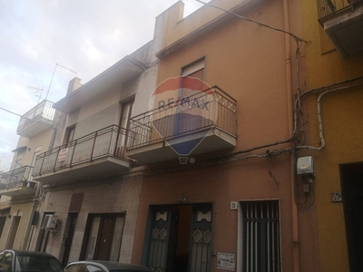 Trilocale in VIA GALLIANO, Misterbianco, 1 bagno, posto auto, 120 m²