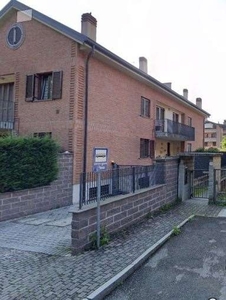 Appartamento in Via giuseppe garibaldi 100, Limbiate, 6 locali, garage