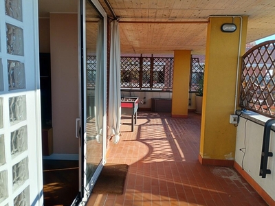 Attico a Cesano Maderno, 4 locali, 2 bagni, con box, 160 m², terrazzo