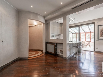 Bilocale in Via romolo gessi, Milano, 1 bagno, arredato, 85 m²