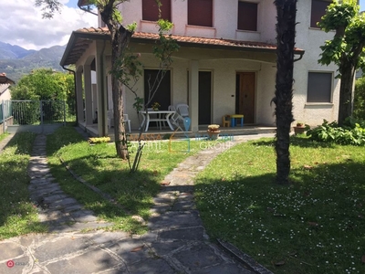 Casa Bi/Trifamiliare in Affitto in Via Giuseppe Giusti 40 a Montignoso