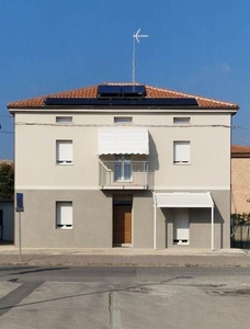 Casa indipendente a Maiolati Spontini, 6 locali, 2 bagni, 200 m²