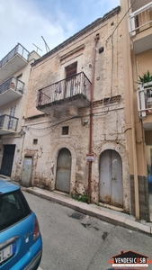 Casa indipendente ad Adelfia, 2 locali, 1 bagno, 60 m², multilivello