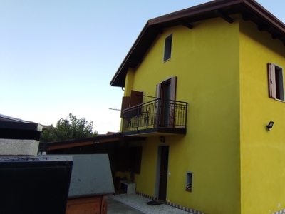 Casa indipendente ad Aviano, 4 locali, 1 bagno, giardino privato