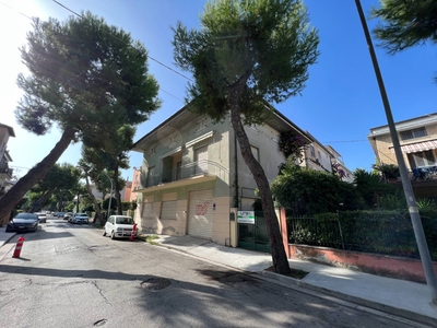 Casa indipendente con box, Porto San Giorgio viale della vittoria