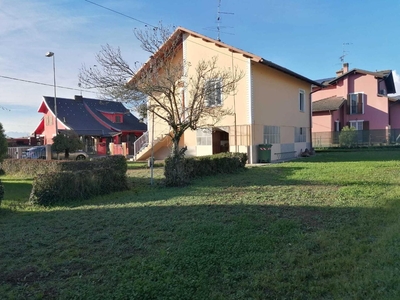 Casa indipendente in vendita a Albano Vercellese