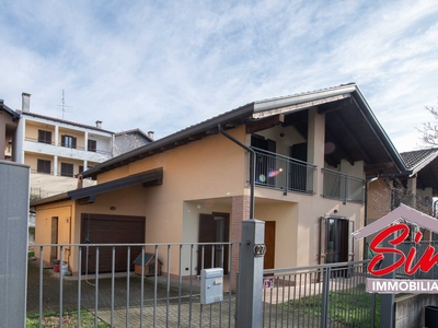 Casa indipendente in Vendita a Borgo Ticino Strada privata la Collina