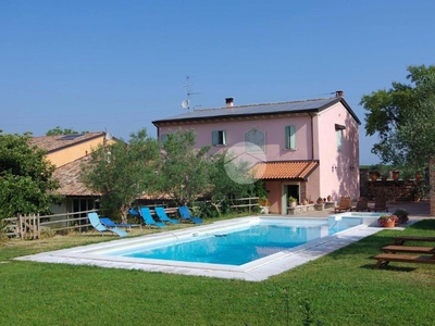 Villa in vendita a Monzambano