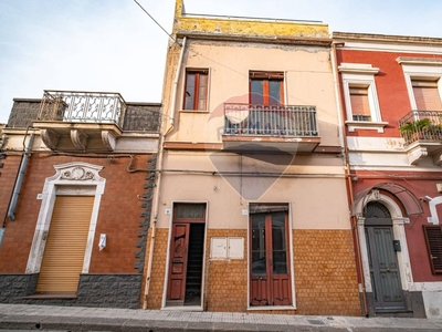 Casa indipendente in Via Etna, Riposto, 10 locali, 2 bagni, 150 m²