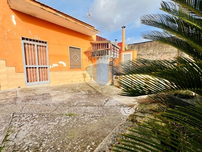 Casa indipendente in Via Papi, Santa Maria a Vico, 6 locali, 2 bagni