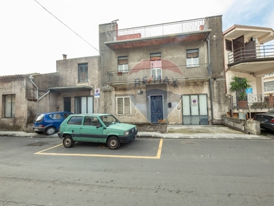 Casa indipendente in Via Santa Maria di Licodia, Belpasso, 10 locali