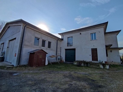 Casa indipendente in Via Stradale per Asti, Asti, 3 bagni, con box