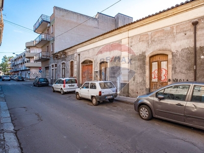 Casa indipendente in Viale libertà, Paternò, 10 locali, 3 bagni
