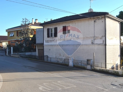 Casa semindipendente in Via Armando Diaz, Castelfidardo, 4 locali