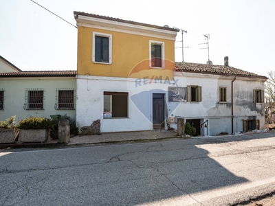 Casa semindipendente in Via Boccadiganda, Borgo Virgilio, 13 locali