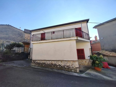 Casa semindipendente in Via Macchione, Villa Santo Stefano, 4 locali
