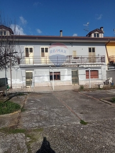 Casa semindipendente in Via padre pio, Benevento, 7 locali, 2 bagni