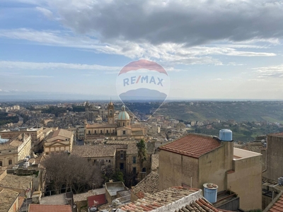 Casa semindipendente in Via Testa, Caltagirone, 2 locali, 1 bagno