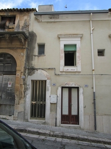 Casa singola in Via Fratelli Belleo 186-188 in zona Centro a Ragusa