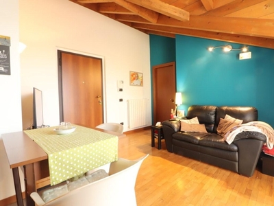 Mansarda a Cornate d'Adda, 2 locali, 1 bagno, con box, 45 m², 2° piano