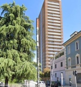 Monolocale in Via Carlo Imbonati, Milano, 1 bagno, posto auto, 66 m²