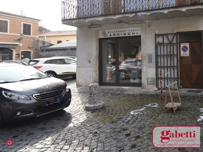Negozio/Locale commerciale in Affitto in Piazza Guglielmo Marconi a Civita Castellana
