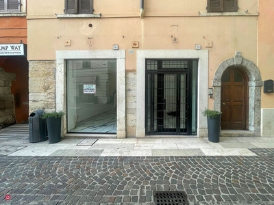 Negozio/Locale commerciale in Affitto in Via Cavour 37 a Salò