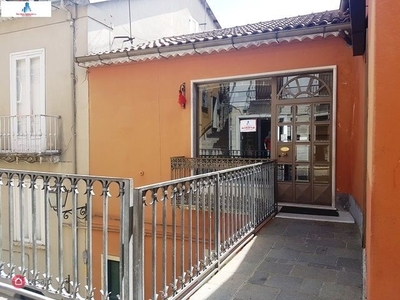Negozio/Locale commerciale in Affitto in Via D'Afflitto a Ariano Irpino