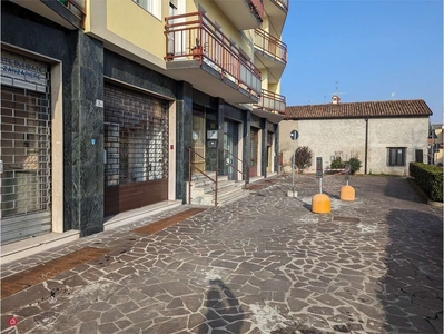 Negozio/Locale commerciale in Affitto in Via Fara a Canonica d'Adda