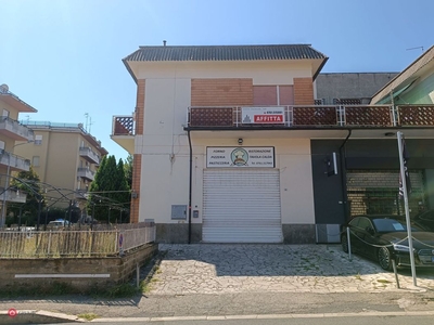 Negozio/Locale commerciale in Affitto in Via Giovanni XXIII° 25 a Civita Castellana