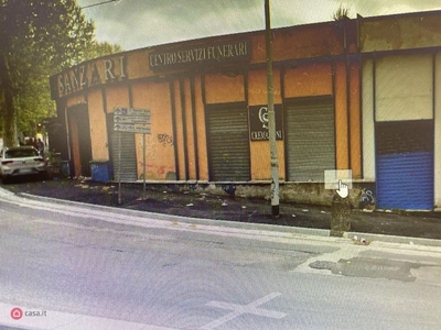 Negozio/Locale commerciale in Affitto in Via Nuova del Campo 62 a Napoli