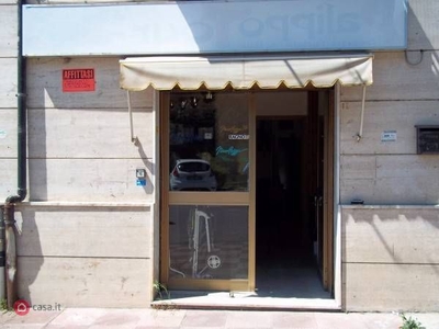 Negozio/Locale commerciale in Affitto in Via Trieste a Rende