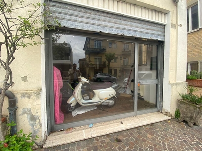 Negozio/Locale commerciale in Affitto in Viale Zaccagnini 65 a Montegranaro